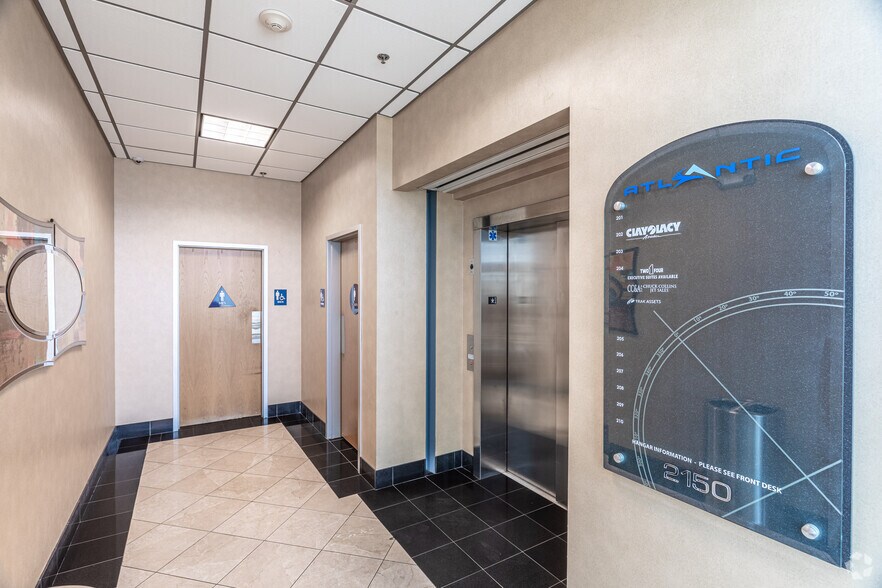 2150 Palomar Airport Rd, Carlsbad, CA à vendre - Hall d’entrée - Image 3 de 4