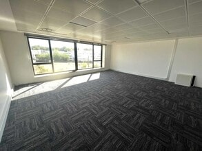 Office in Évry for lease Interior Photo- Image 2 of 4