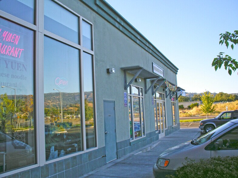 421 S Cloverdale Blvd, Cloverdale, CA à louer - Photo du bâtiment - Image 2 de 6
