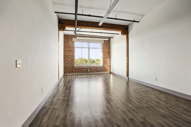 Plus de détails pour 2079 E 15th St, Los Angeles, CA - Plusieurs types d'espaces à louer