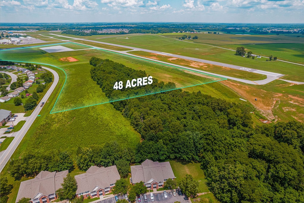 200 Outlaw Field Rd, Clarksville, TN for lease Primary Photo- Image 1 of 13