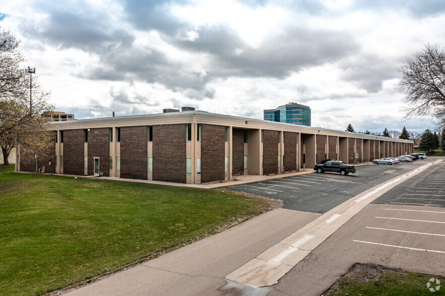 5624-5628 Lincoln Dr, Edina, MN for lease - Primary Photo - Image 1 of 31