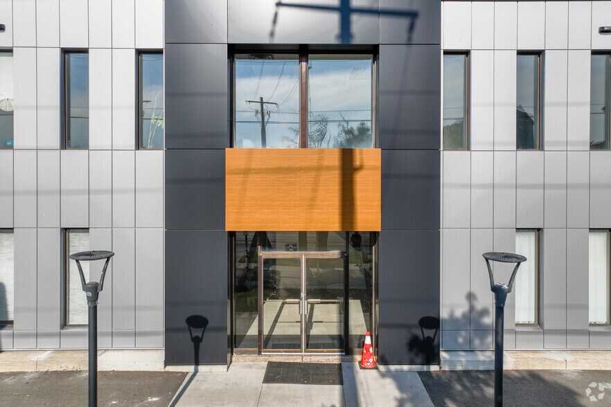 120 Norfinch Dr, Toronto, ON à vendre - Photo du bâtiment - Image 3 de 5
