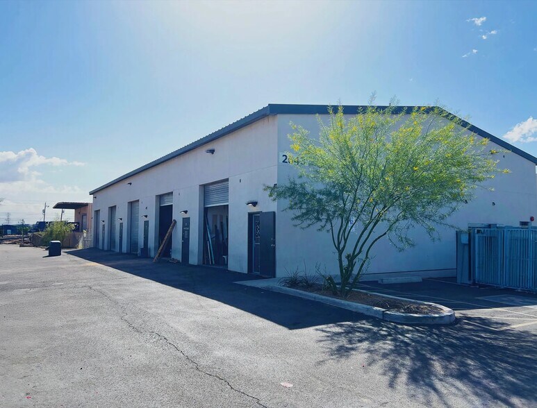 2643 N 36 Ave, Phoenix, AZ à louer - Photo du bâtiment - Image 1 de 13