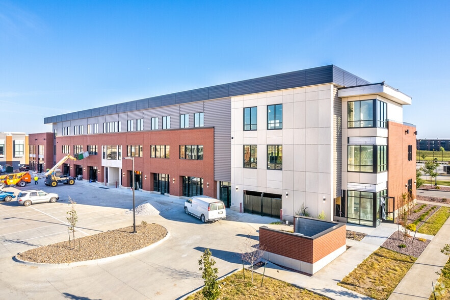 1345 SW Park Square Dr, Ankeny, IA for lease - Building Photo - Image 3 of 5