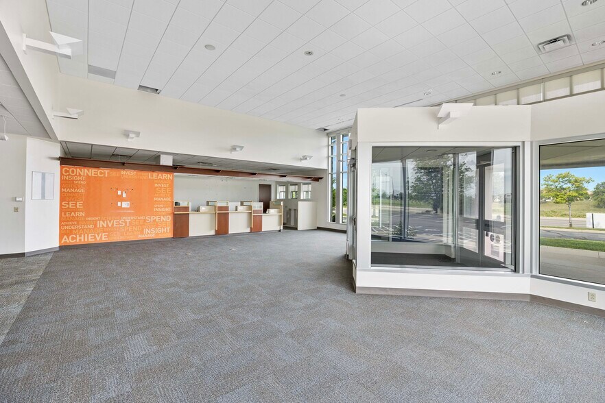 2001 Shepard Rd, Normal, IL à vendre - Photo du bâtiment - Image 2 de 15