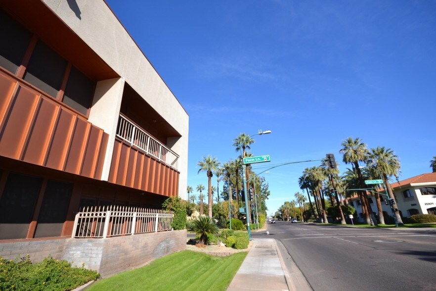 141 E Palm Ln, Phoenix, AZ à louer - Photo du bâtiment - Image 3 de 8
