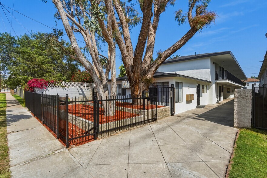 614 S Myrtle Ave, Inglewood, CA à vendre - Photo du bâtiment - Image 2 de 18