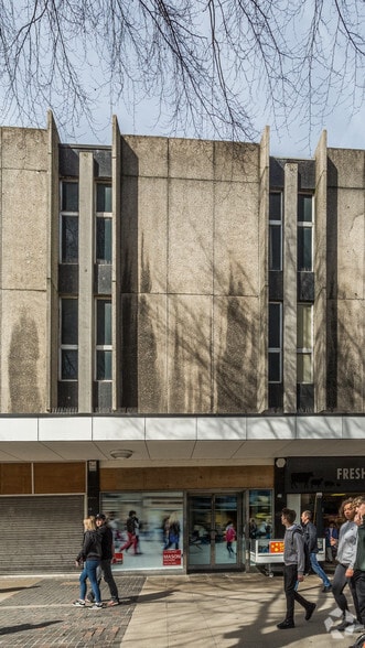 68-118 New Street portfolio of 14 properties for sale on LoopNet.ca - Primary Photo - Image 2 of 12