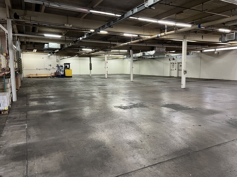 150 Knotter Dr, Cheshire, CT for lease - Interior Photo - Image 3 of 21