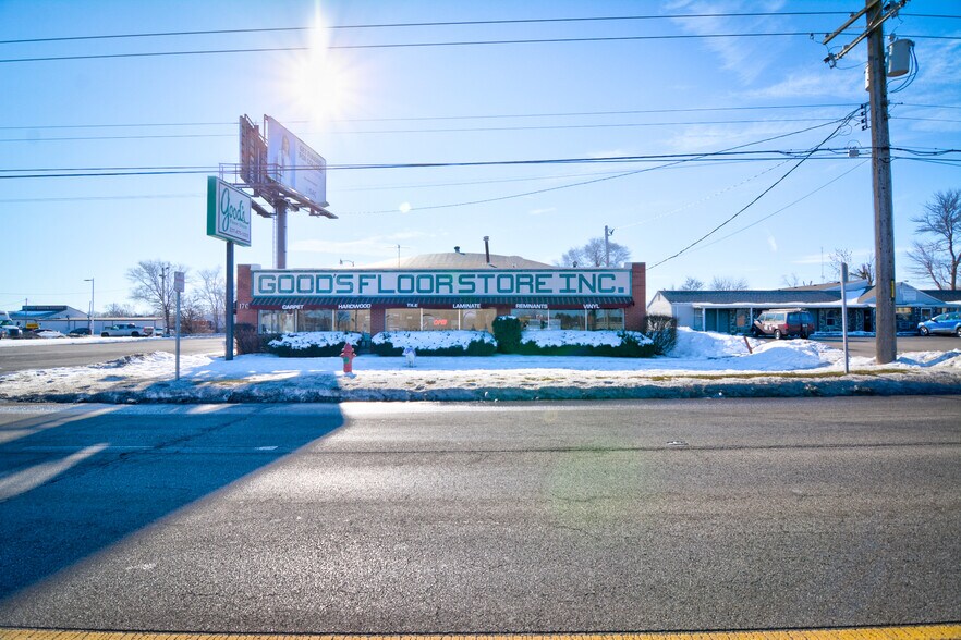 1705 E Pershing Rd, Decatur, IL à vendre - Photo du bâtiment - Image 2 de 17