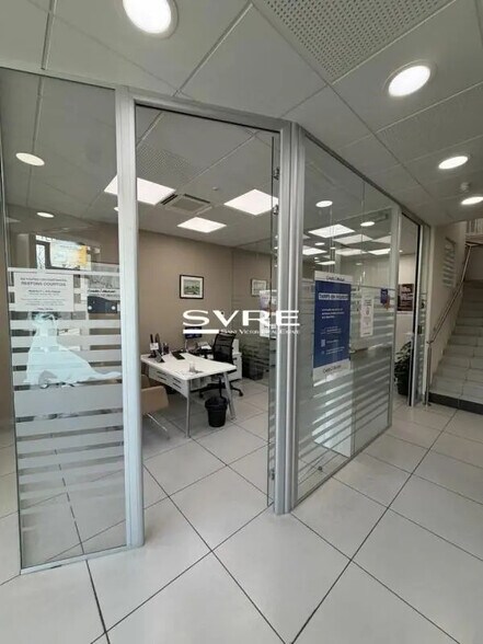 Office in Marseille for lease - Interior Photo - Image 3 of 14