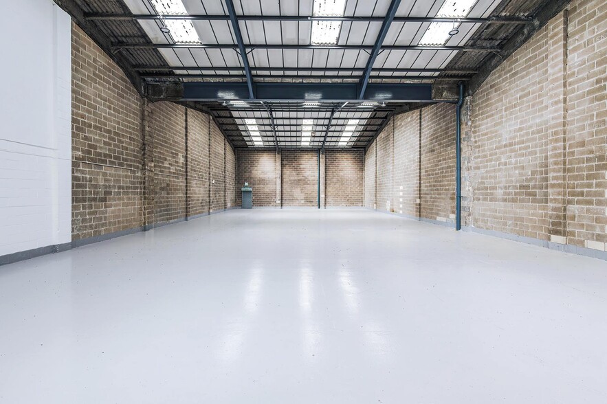 Floats Rd, Manchester for lease - Building Photo - Image 3 of 16