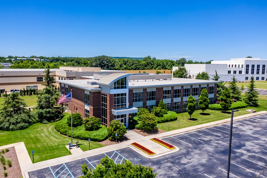 330 Bob Heath Dr, Huntsville, AL à louer - Photo du bâtiment - Image 1 de 10