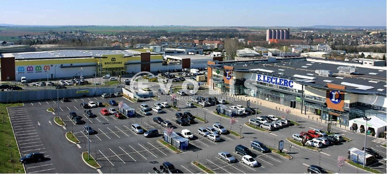 Retail in Mareuil-lès-Meaux for lease Aerial- Image 1 of 2