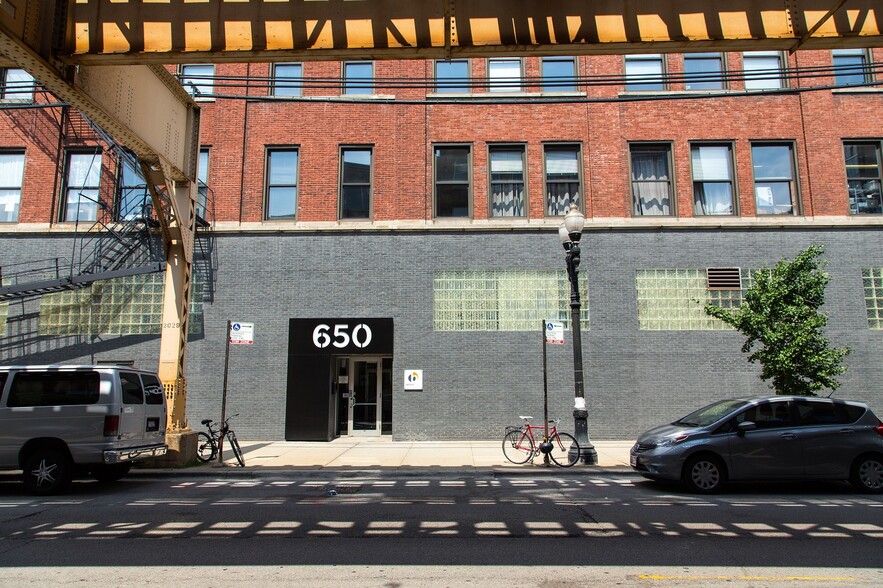 650 W Lake St, Chicago, IL for lease - Building Photo - Image 1 of 7