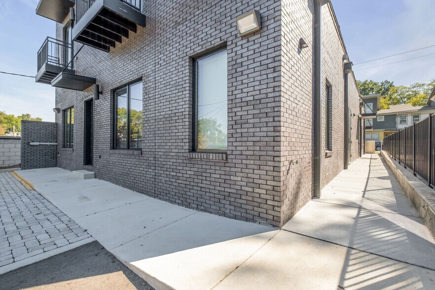 722 McFerrin Ave, Nashville, TN à louer - Photo du bâtiment - Image 3 de 55