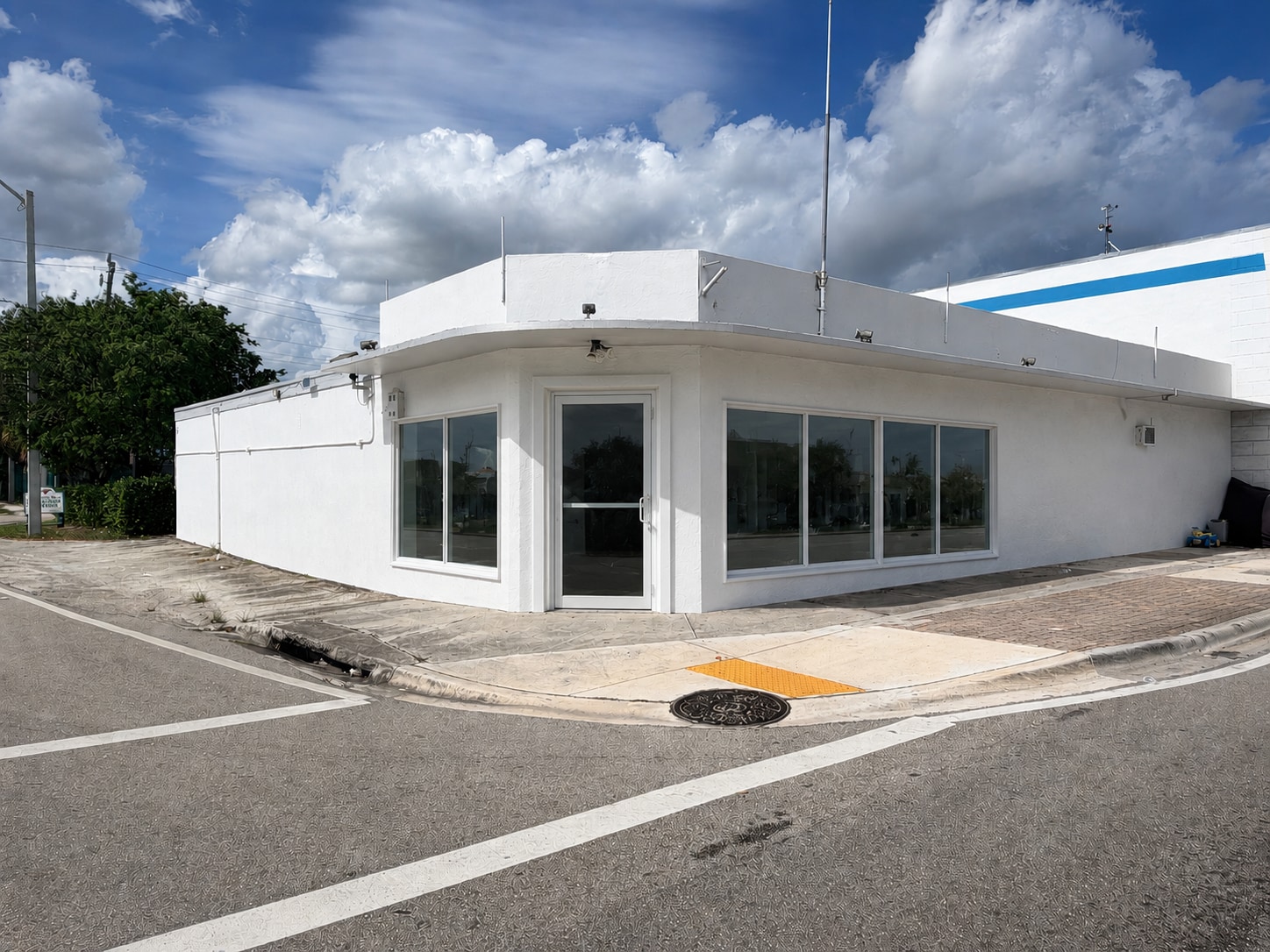 3045 W Broward Blvd, Fort Lauderdale, FL for lease Building Photo- Image 1 of 16