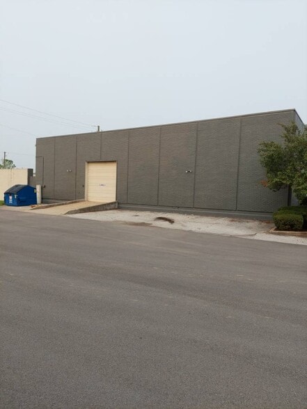8366-8438 Brookville Rd, Indianapolis, IN for lease - Building Photo - Image 3 of 3