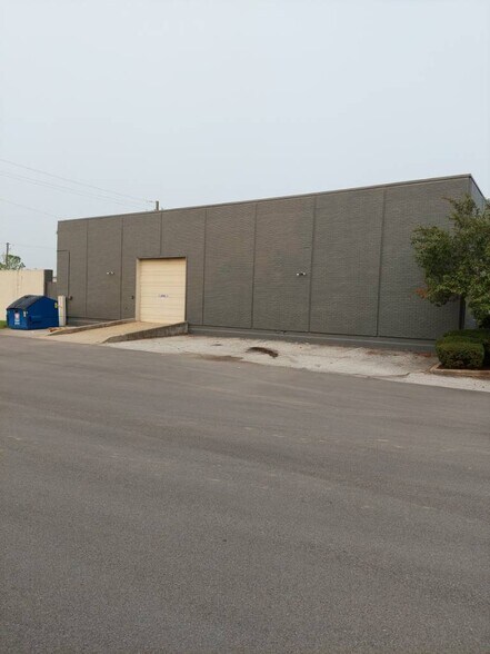 8366-8438 Brookville Rd, Indianapolis, IN à louer - Photo du bâtiment - Image 3 de 3