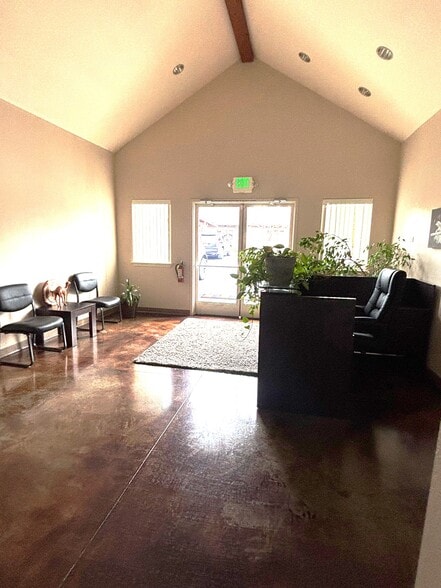 834 E Winding Creek Dr, Eagle, ID for lease - Lobby - Image 3 of 8