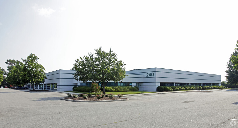 240 Clearfield Ave, Virginia Beach, VA for lease - Building Photo - Image 2 of 6