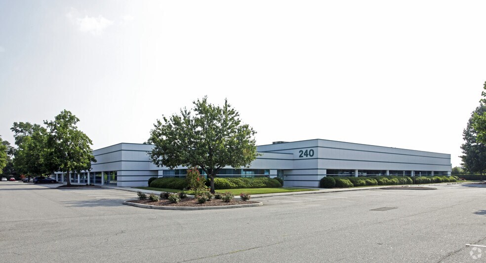 240 Clearfield Ave, Virginia Beach, VA à louer - Photo du bâtiment - Image 2 de 6