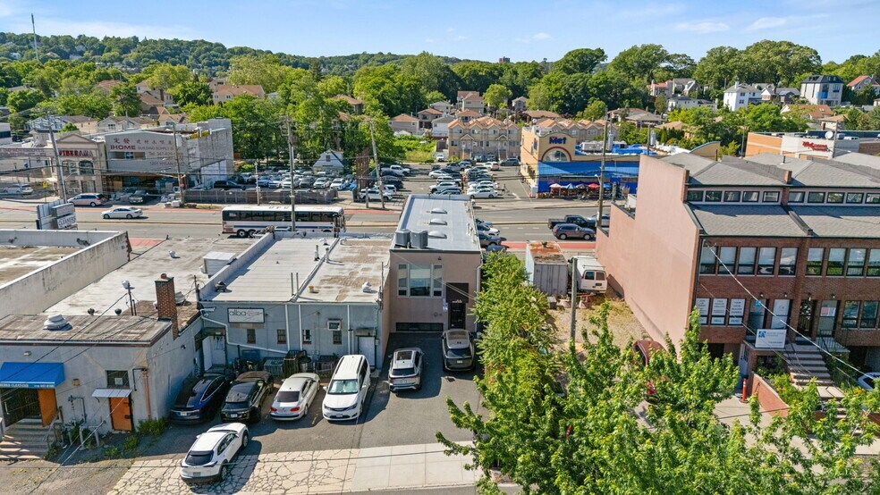 1190 Hylan Blvd, Staten Island, NY à vendre - Photo du bâtiment - Image 2 de 36