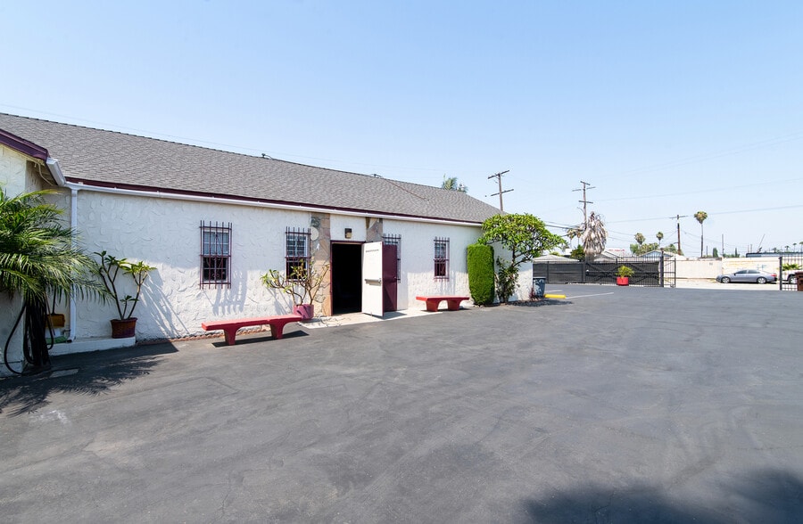 147 E Rosecrans Ave, Compton, CA for sale - Building Photo - Image 2 of 29