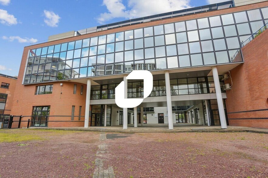 Bureau dans Issy-les-Moulineaux à louer - Photo du bâtiment - Image 3 de 15
