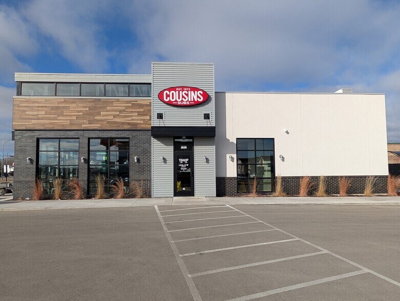 3626 W College Ave, Appleton, WI à vendre - Photo du bâtiment - Image 3 de 6