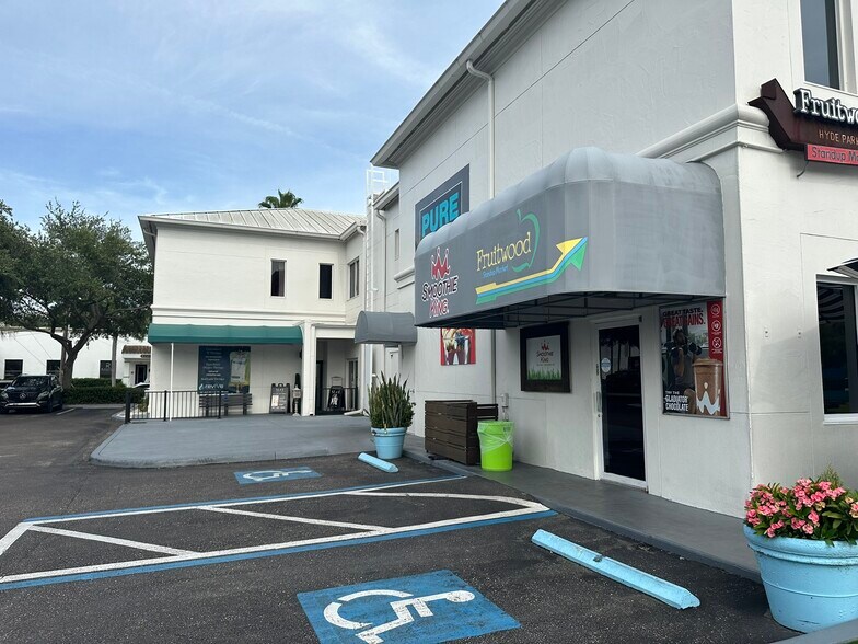 2201 W Swann Ave, Tampa, FL à louer - Photo du bâtiment - Image 3 de 4