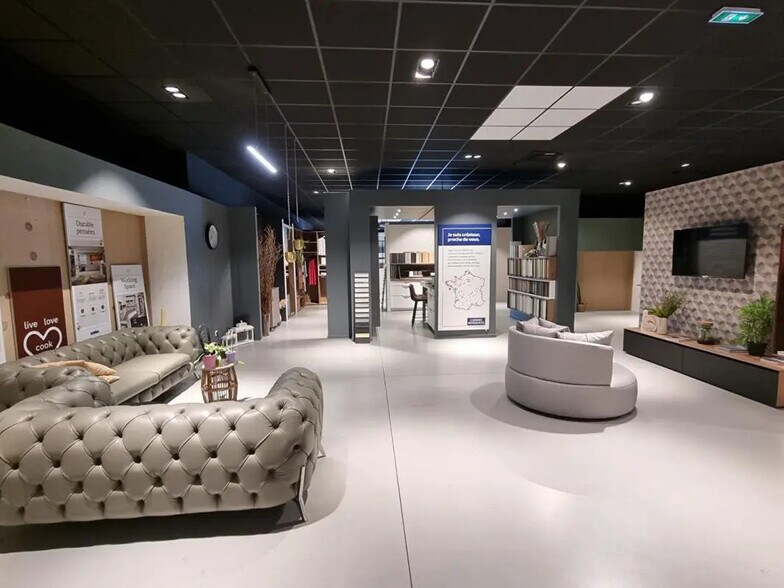 Retail in Anse for lease - Interior Photo - Image 3 of 3