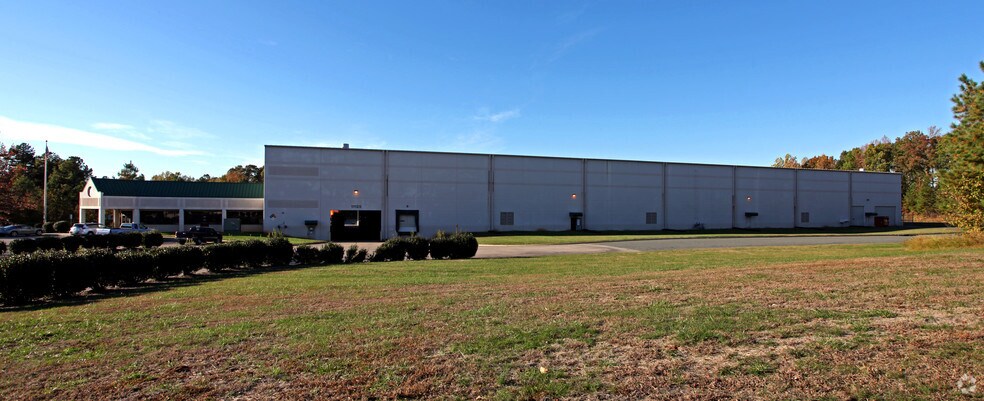 11125 Metromont Pky, Charlotte, NC for lease - Building Photo - Image 2 of 8
