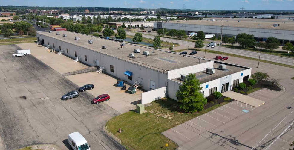 5426-5452 West Chester Rd, West Chester, OH for lease - Building Photo - Image 2 of 8