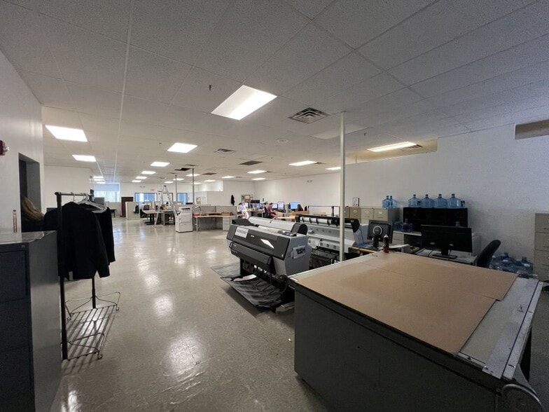 4 Pin Oak Dr, Branford, CT for lease - Building Photo - Image 2 of 32