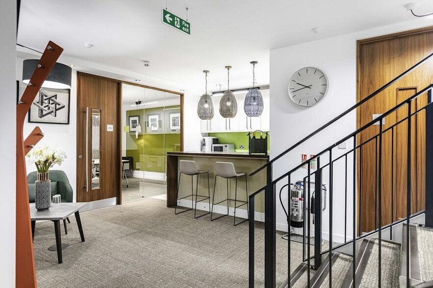 55-59 Eagle Wharf Rd, London for lease - Building Photo - Image 2 of 45