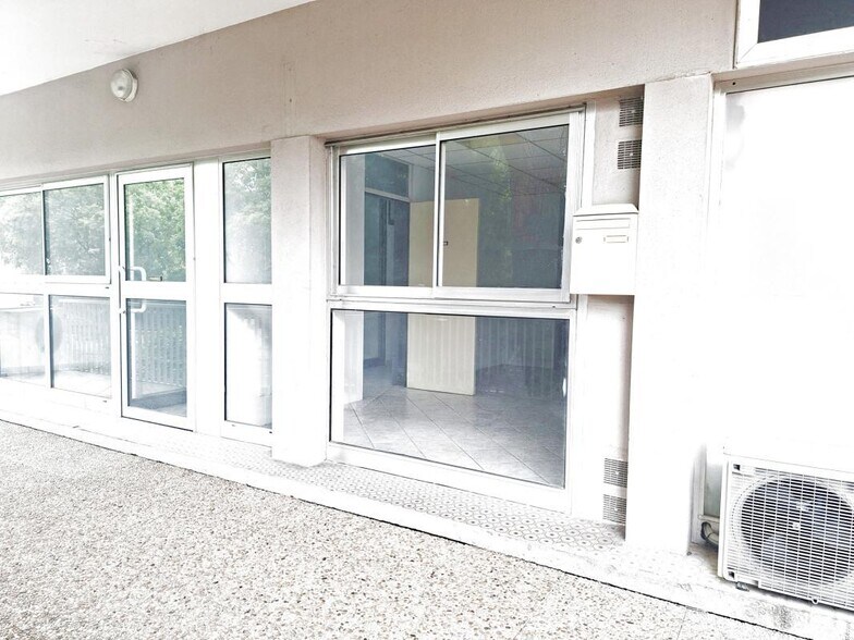 Flex in Antibes for sale - Building Photo - Image 2 of 5