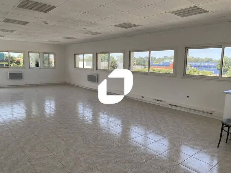 Office in Pessac for lease - Interior Photo - Image 3 of 5