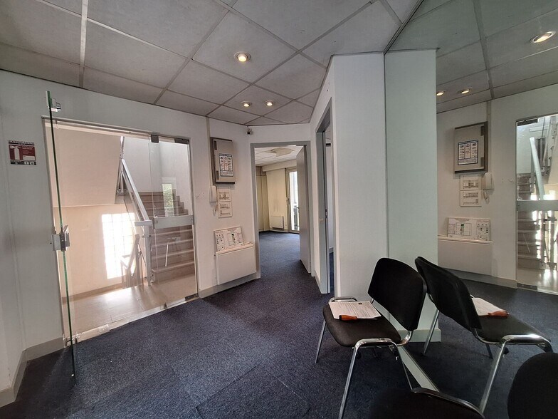 Office in Bordeaux for lease - Building Photo - Image 2 of 8