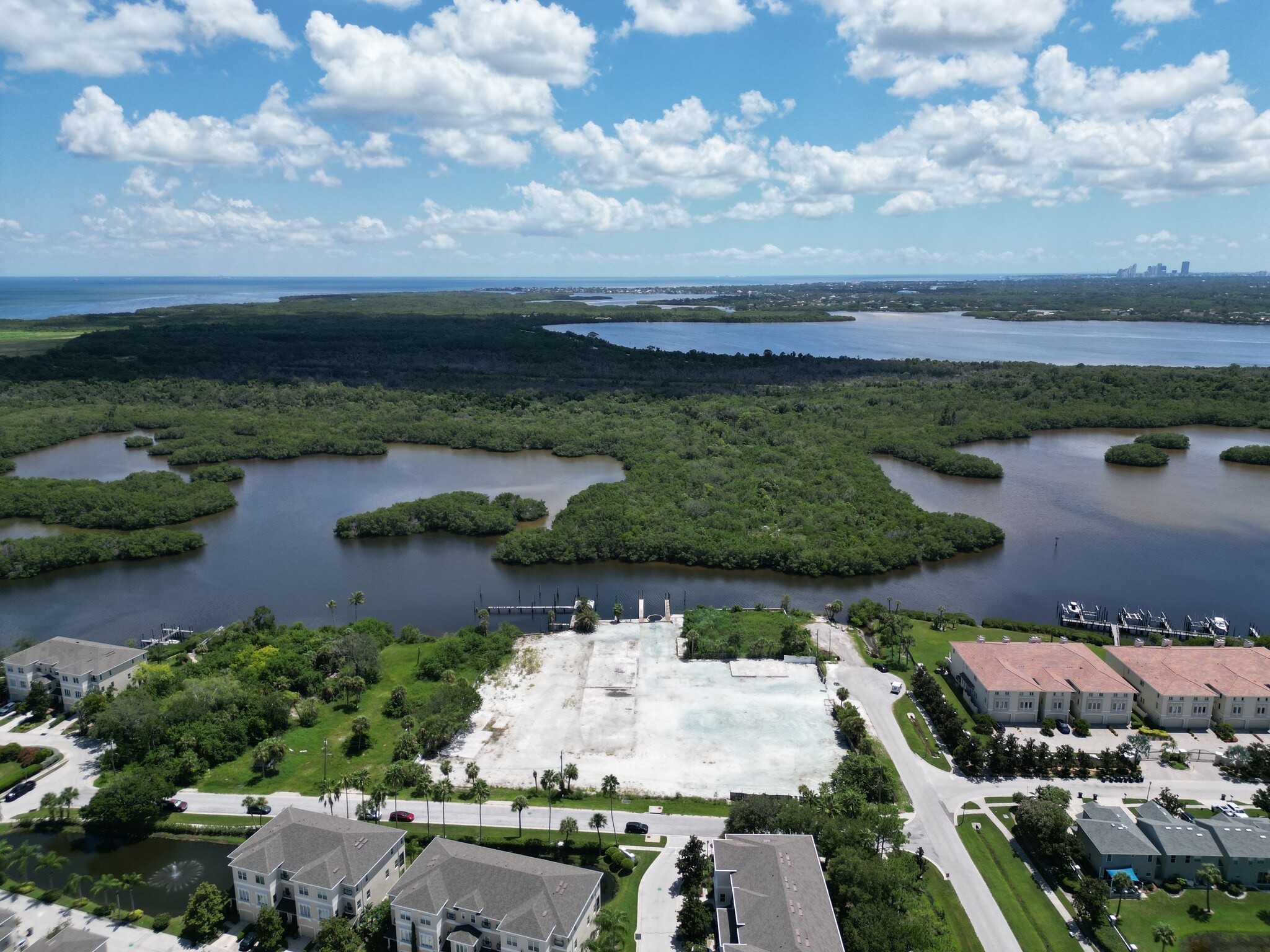 10121 Snug Harbor Rd NE, Saint Petersburg, FL for sale Primary Photo- Image 1 of 7