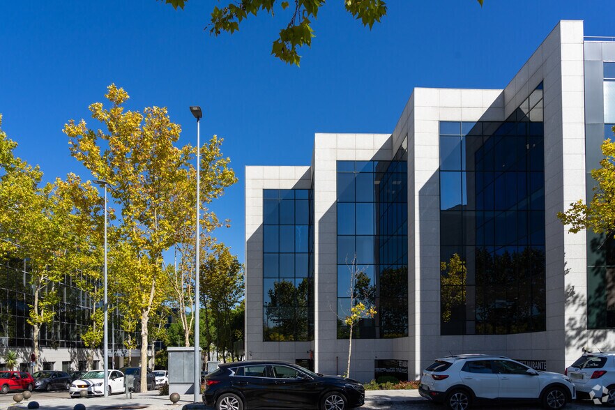 Calle Teide, 4, San Sebastián de los Reyes, Madrid à louer - Photo du bâtiment - Image 1 de 4