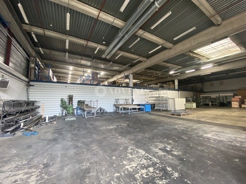 1 Avenue Johannes Gutenberg, Maurepas for sale - Interior Photo - Image 2 of 9