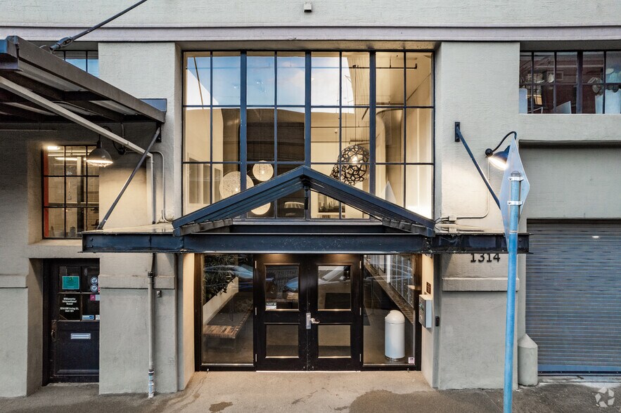 630 NW 14th Ave, Portland, OR à vendre - Photo du bâtiment - Image 2 de 23