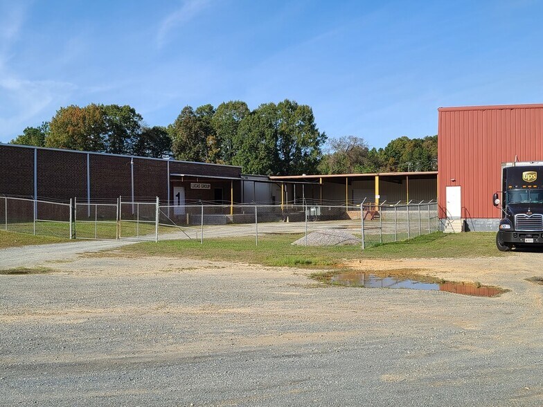 6027 Stitt St, Monroe, NC à louer - Photo du bâtiment - Image 3 de 15