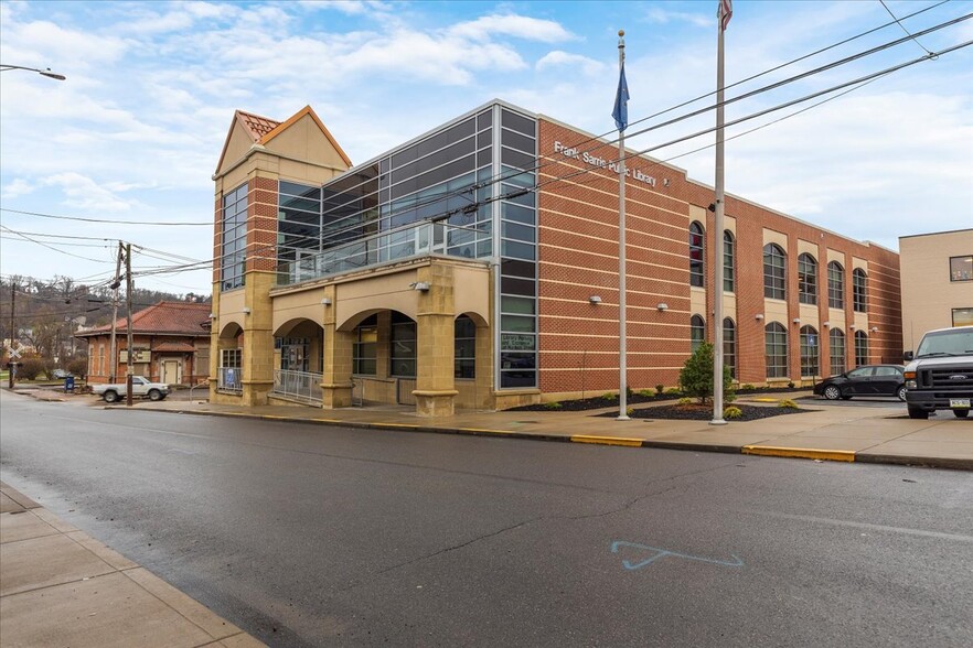 35 N Jefferson Ave, Canonsburg, PA for lease - Primary Photo - Image 1 of 13