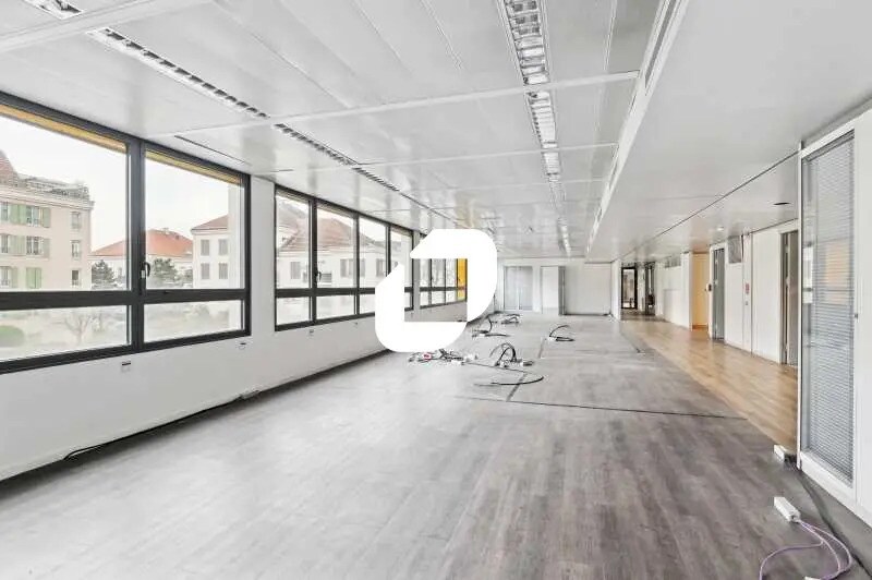 Bureau dans Rueil-Malmaison à vendre - Photo du bâtiment - Image 3 de 16