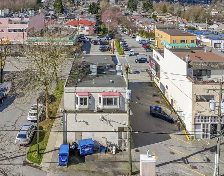 4990 Victoria Dr, Vancouver, BC à vendre - Photo du bâtiment - Image 3 de 8