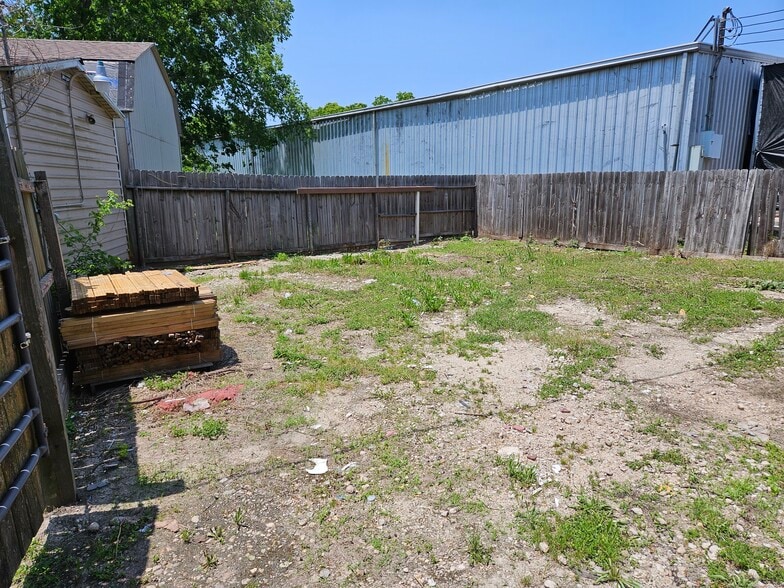 251 Gonyo Ln, Richmond, TX for lease - Building Photo - Image 3 of 10