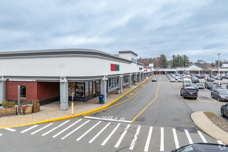 65-99 Main St, Stoneham, MA for lease - Building Photo - Image 2 of 4